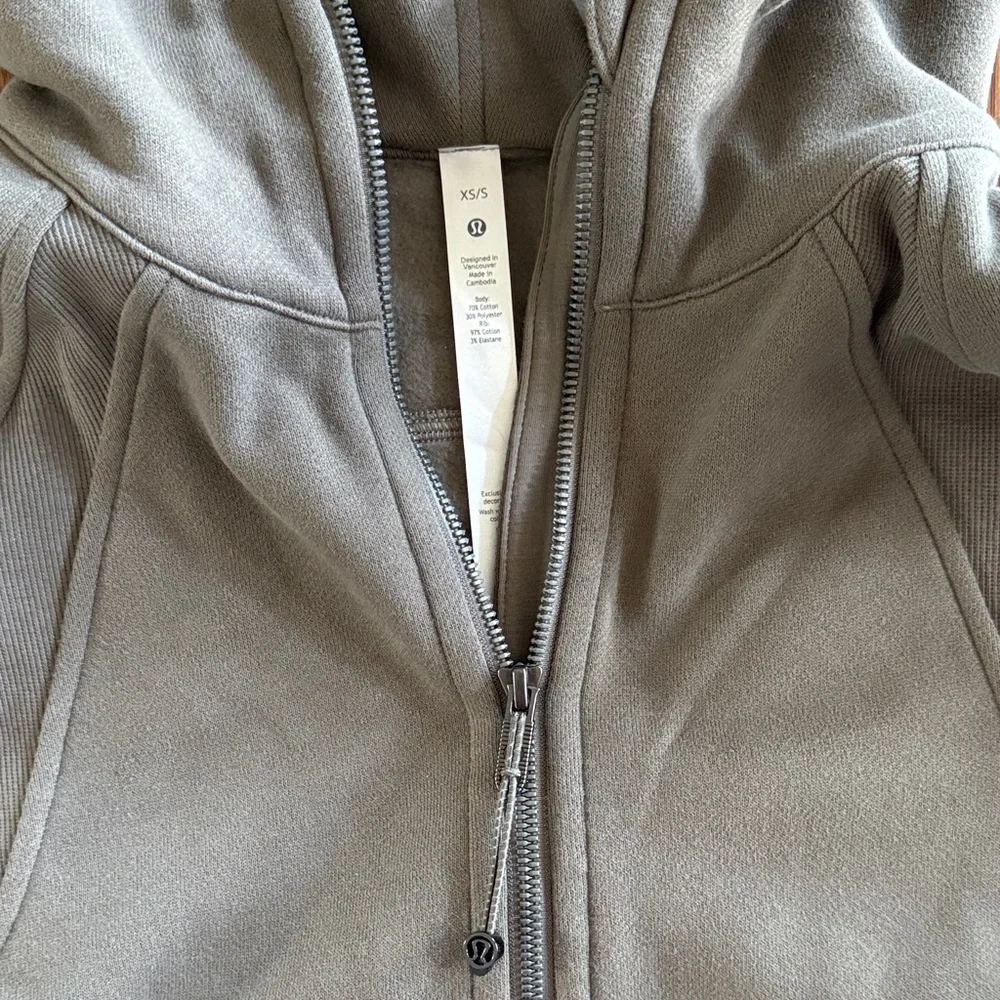 Lululemon Scuba Hoodie - Picture 2 of 4